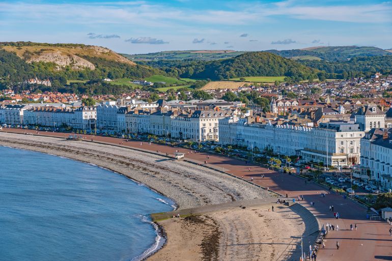 greatlittlebreaks-blog-coastal-best-beaches-in-wales-llandudno-north-shore